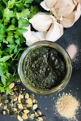 Świeża pasta z pietruszki i pestek dyni 210 g – zielona pasta